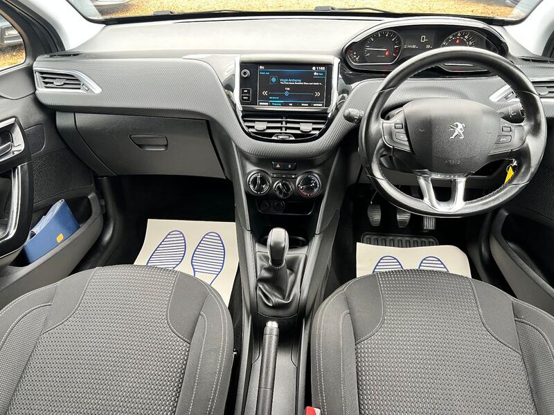 PEUGEOT 208 1.2 PureTech Allure  2017