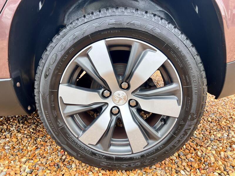 PEUGEOT 2008 1.6 e-HDi Allure 2014