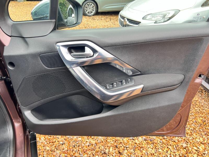 PEUGEOT 2008 1.6 e-HDi Allure 2014