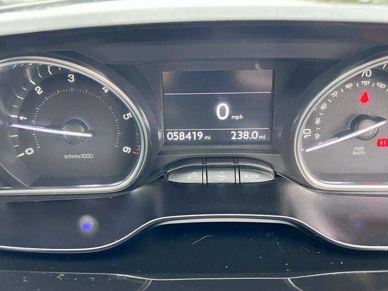 PEUGEOT 2008 1.6 e-HDi Allure 2014