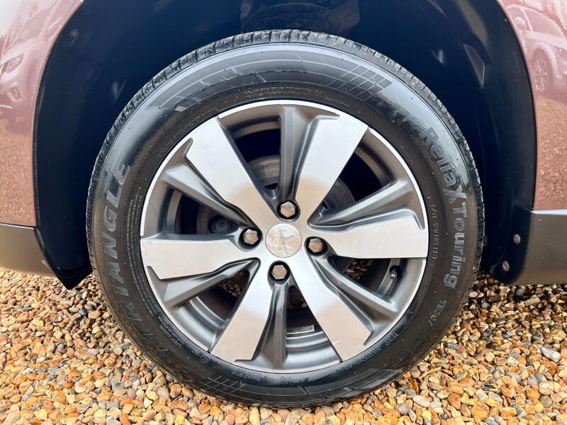 PEUGEOT 2008 1.6 e-HDi Allure 2014