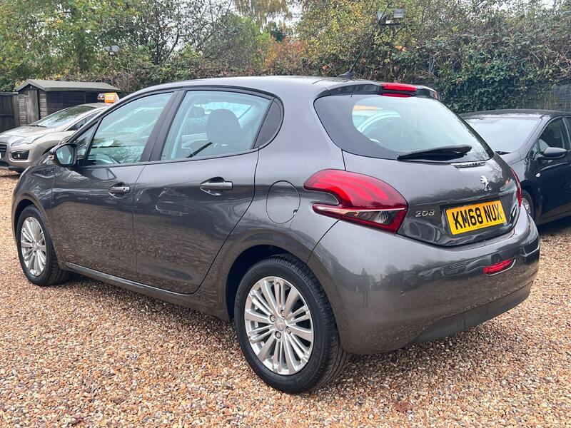 PEUGEOT 208 1.2 PureTech Signature 2018