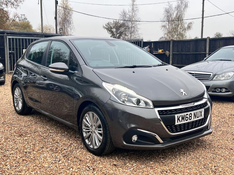 PEUGEOT 208 1.2 PureTech Signature 2018