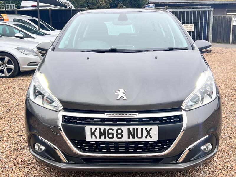 PEUGEOT 208 1.2 PureTech Signature 2018
