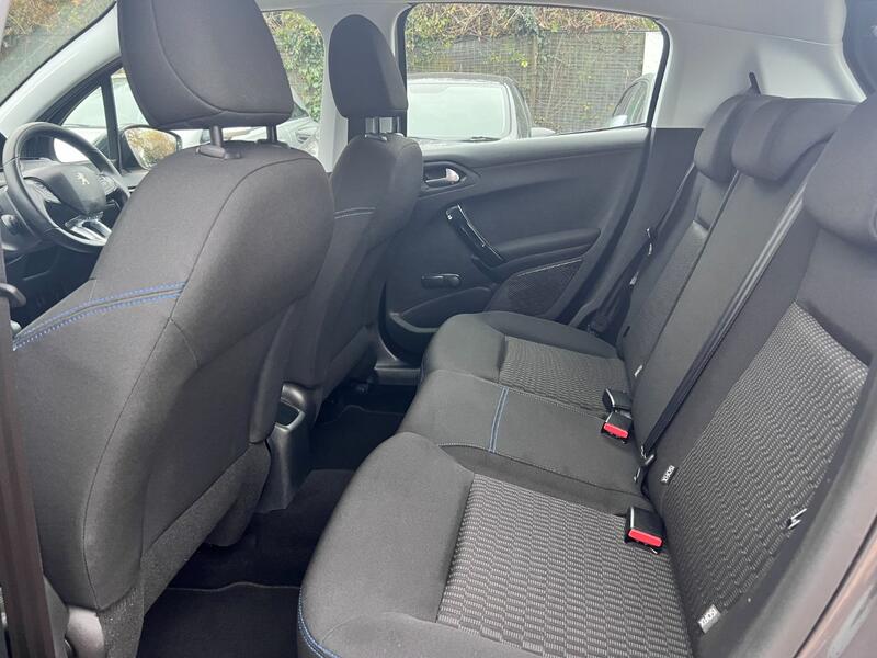 PEUGEOT 208 1.2 PureTech Signature 2018