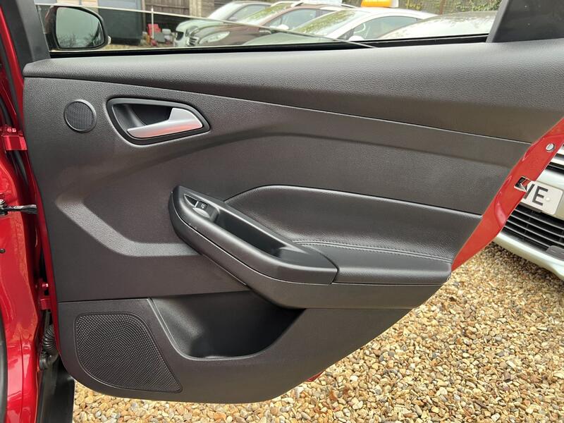 FORD FOCUS 1.0 T EcoBoost Titanium X 2014