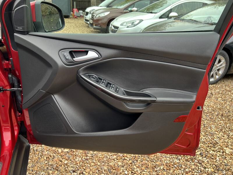 FORD FOCUS 1.0 T EcoBoost Titanium X 2014