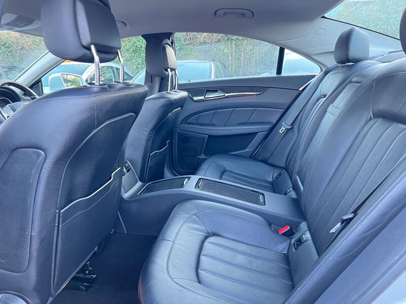 MERCEDES-BENZ CLS 3.0 CLS350 CDI V6 BlueEfficiency 2011