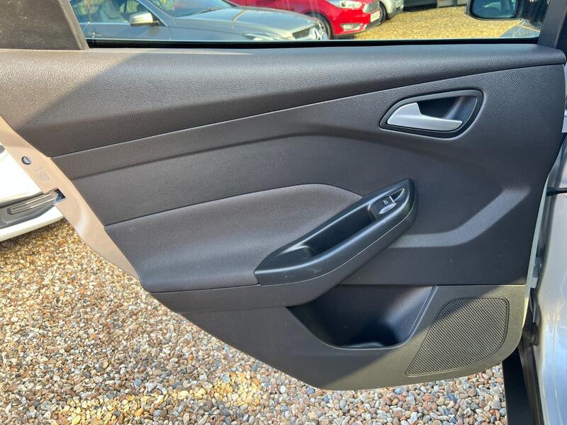 FORD FOCUS 1.5 T EcoBoost Titanium 2017