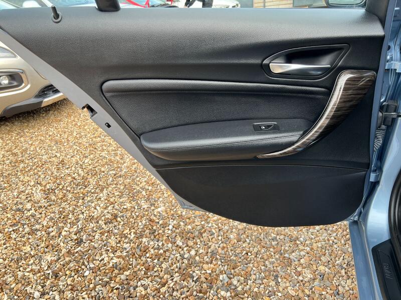 BMW 1 SERIES 2.0 118d SE Sport 5-door 2012