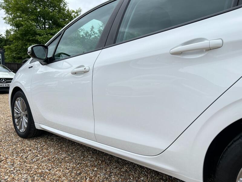 PEUGEOT 208 1.2 PureTech Signature 2018