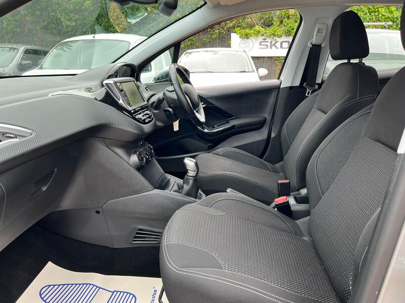 PEUGEOT 208 1.2 PureTech Allure 2017