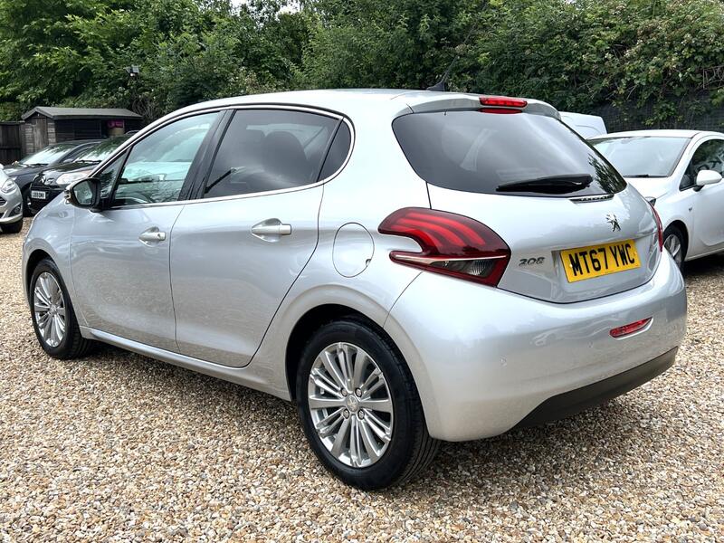 PEUGEOT 208 1.2 PureTech Allure 2017