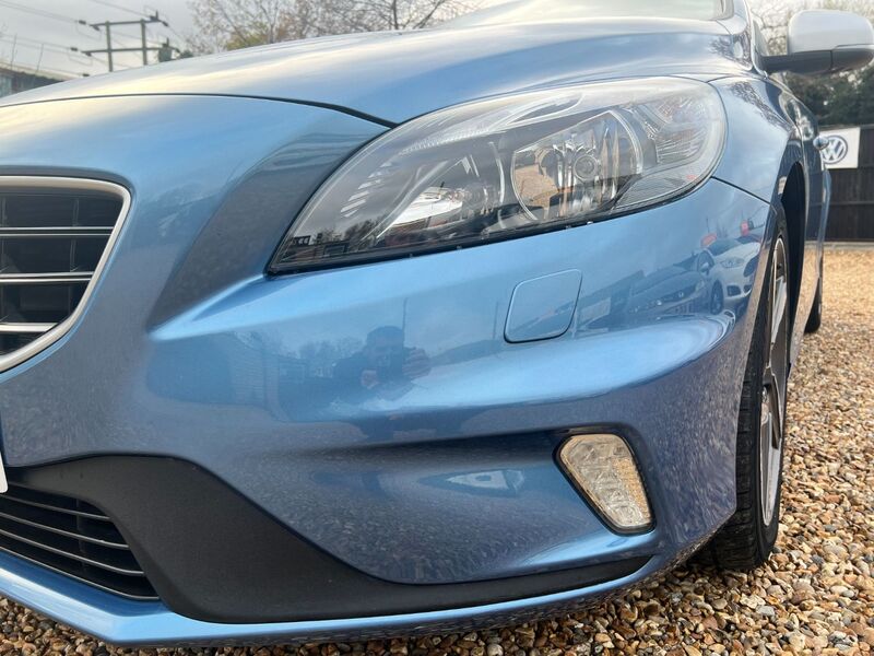 VOLVO V40 2.0 2.0 T3 R-Design Nav 2015