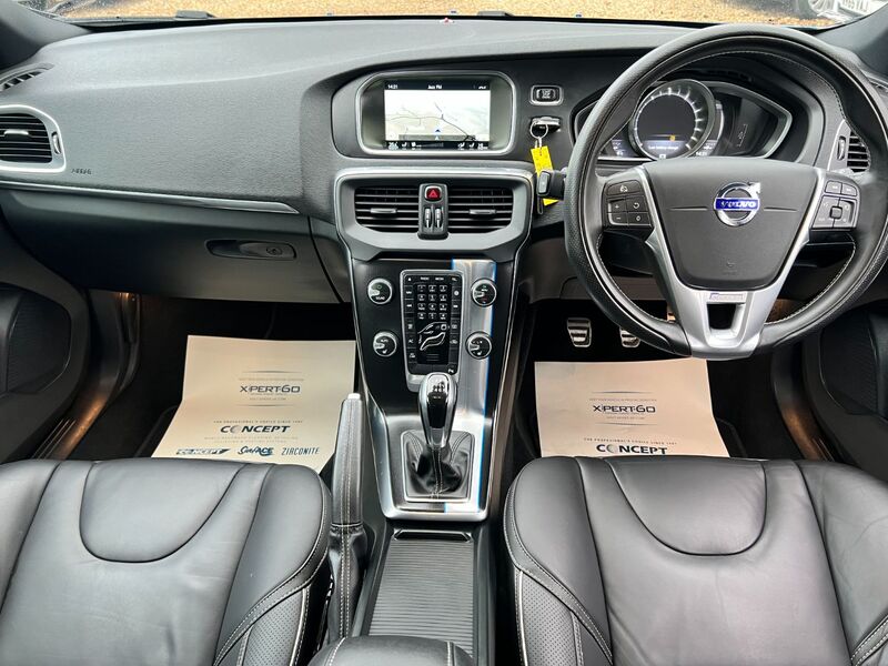 VOLVO V40 2.0 2.0 T3 R-Design Nav 2015