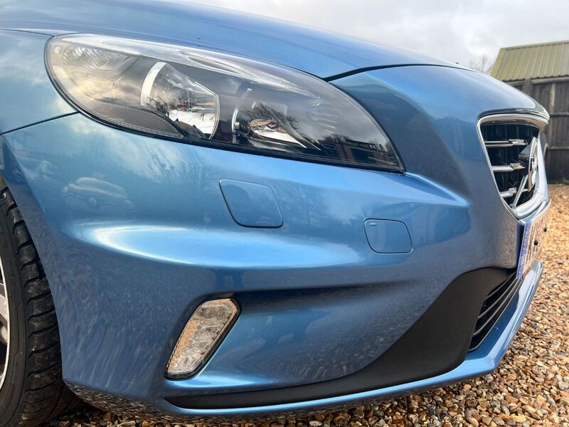 VOLVO V40 2.0 2.0 T3 R-Design Nav 2015